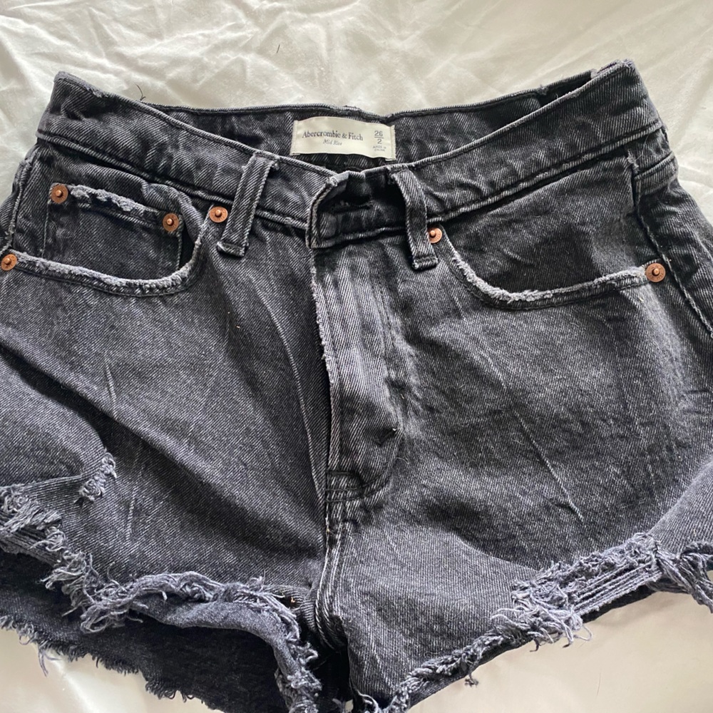 Abercrombie mid rise jean shorts size 26 with slit on side